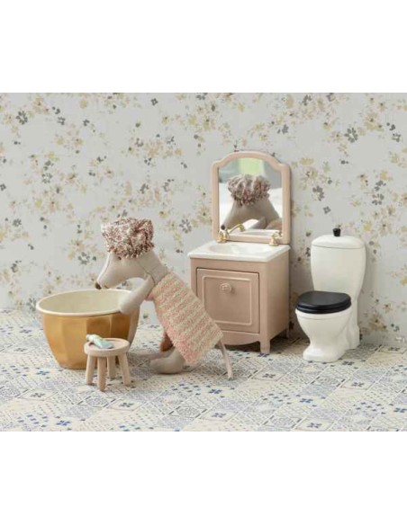 Grande Sœur Souris Maileg – Moment de Détente | Souris en Peignoir et Serviette